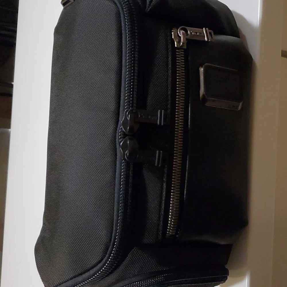 Tumi Alpha Black Ballistic Nylon & Leather Bravo Kelley Sling Bag